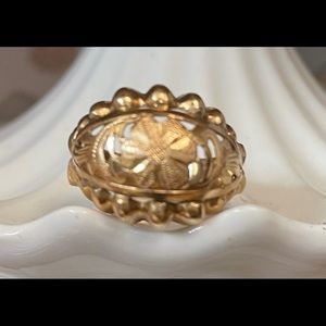 Vintage flower and perlee domed 14k ring